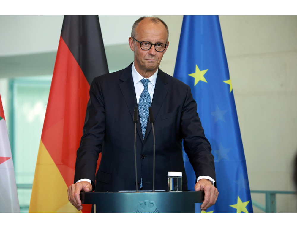 Merz scarica capogruppo Cdu diventato padre con maternità surrogata, Spahn si dimette
