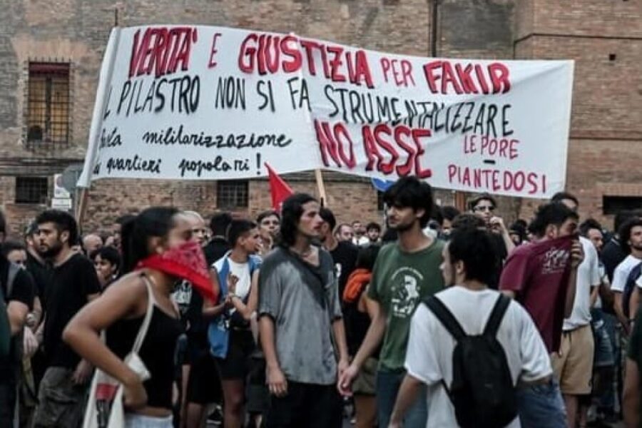 Il primo cittadino ieri mattina in Questura per tutelarsi
