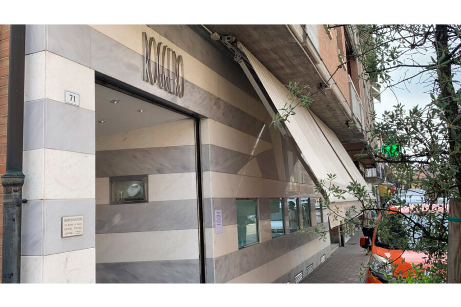 "I carabinieri? Passano. Il telefono squilla continuamente"