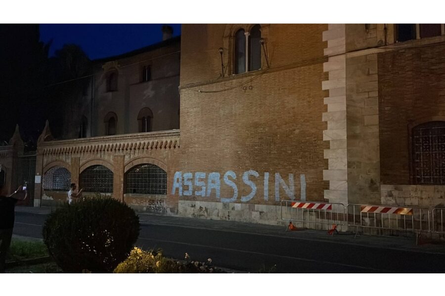 Sono state lasciate dopo una manifestazione