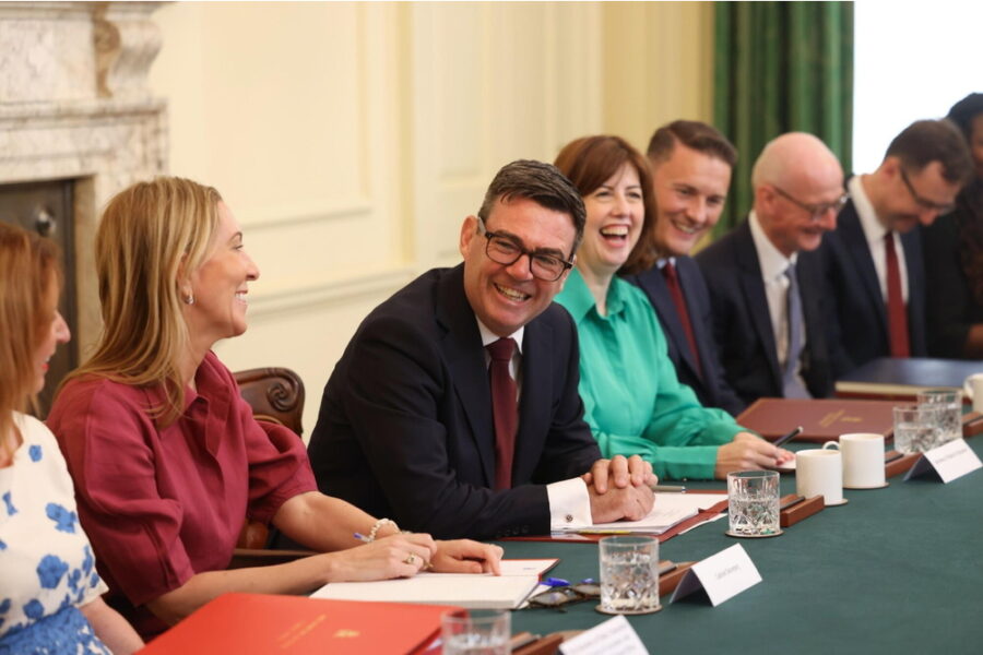 Nel gabinetto di Burnham sono 12 su 23 membri