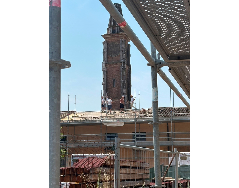 Operai sul tetto con 38 gradi, responsabile lavori indagato e sanzionato