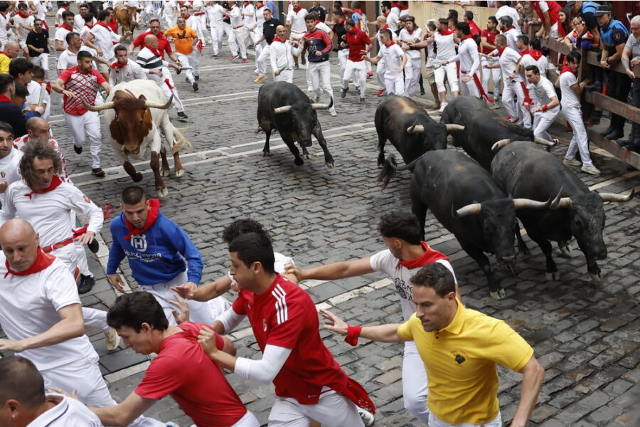 Percorso rapido e senza gravi incidenti alla festa a Pamplona
