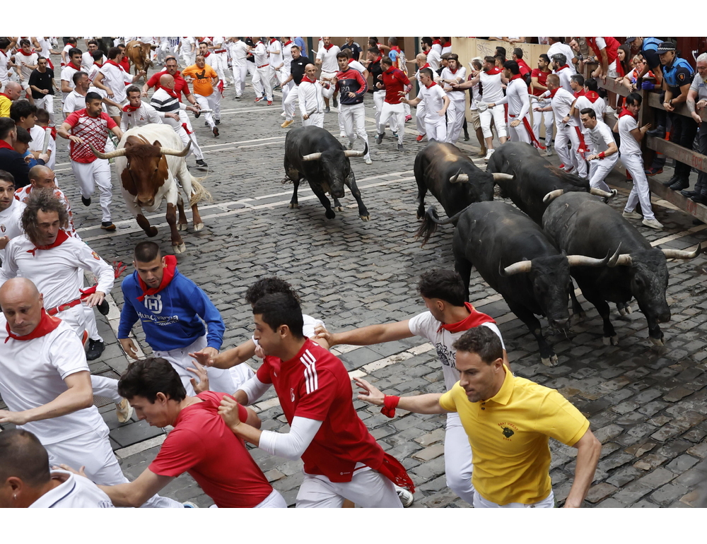 Otto feriti ma nessun incornato nell’encierro di San Fermin