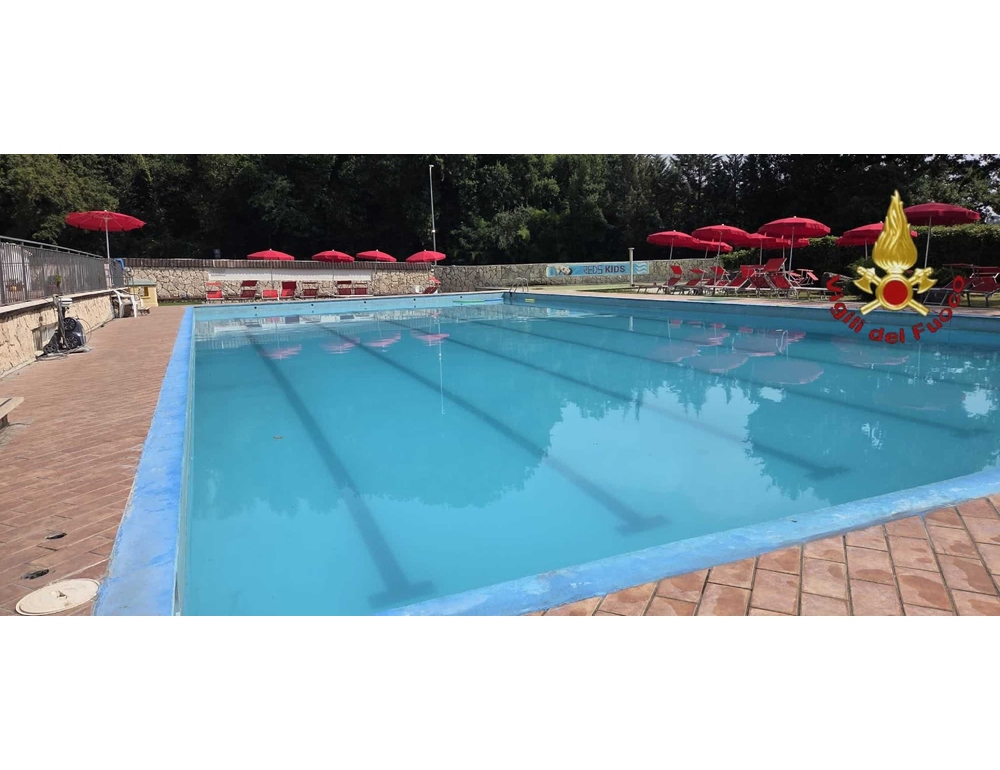 Otto intossicati per fuga di cloro in piscina, bimbo in codice rosso