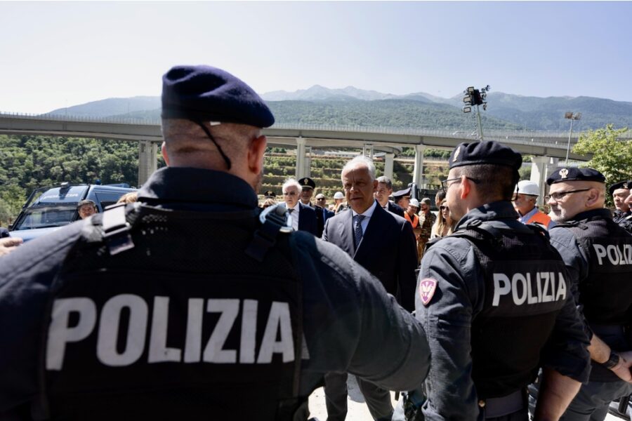 'Sui responsabili dell'assalto al cantiere indagini in corso