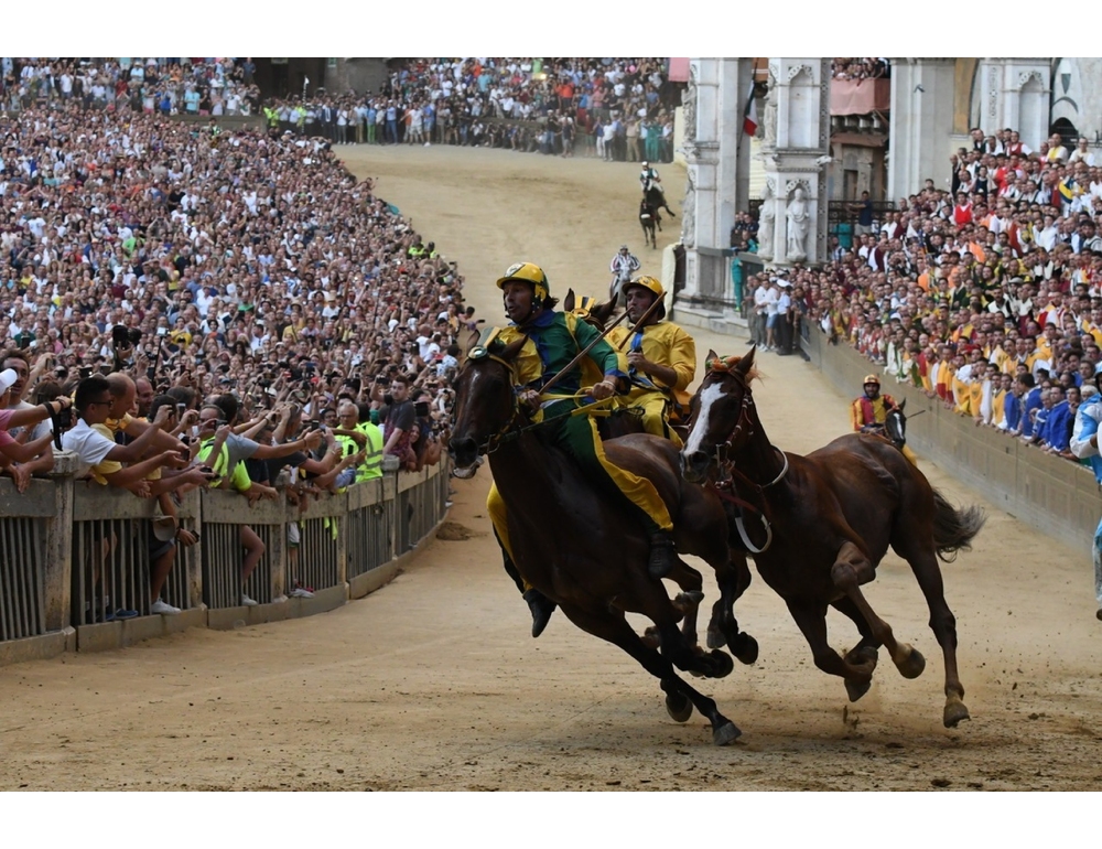Piazza del Campo inagibile, il Palio di Siena rinviato a domani