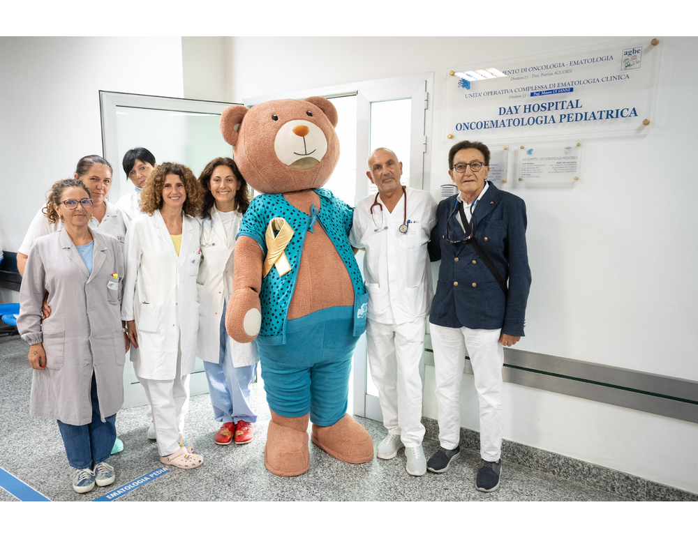 Pigi in viaggio per l’Italia, la mascotte della Pigiama Run incontra i bambini malati
