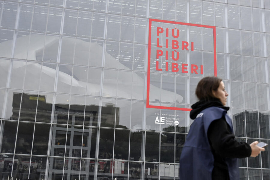 Sette domande senza dichiarazione di adesione ai principi costituzionali e antifascismo