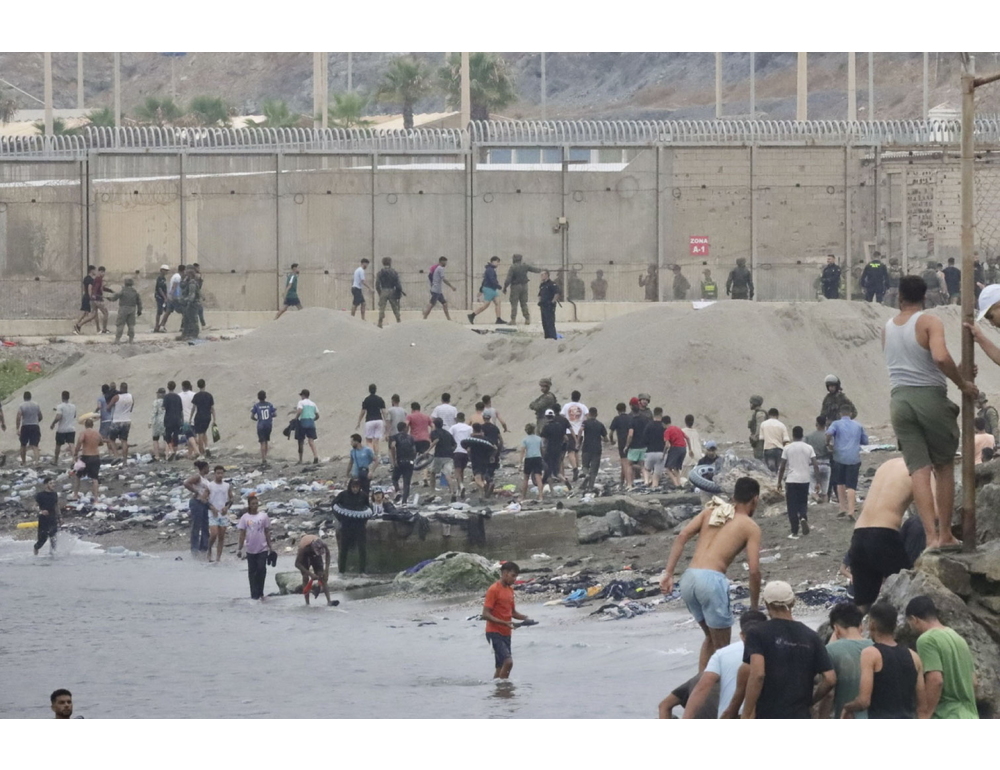 Presidente Ceuta, ‘si stima siano entrate 60.000 persone in ultime ore