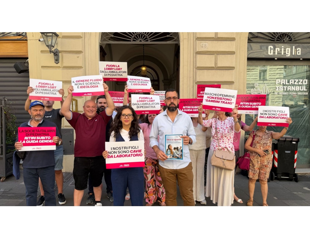 Pro Vita protesta davanti sede Pediatri italiani, ‘ritirare guida gender’