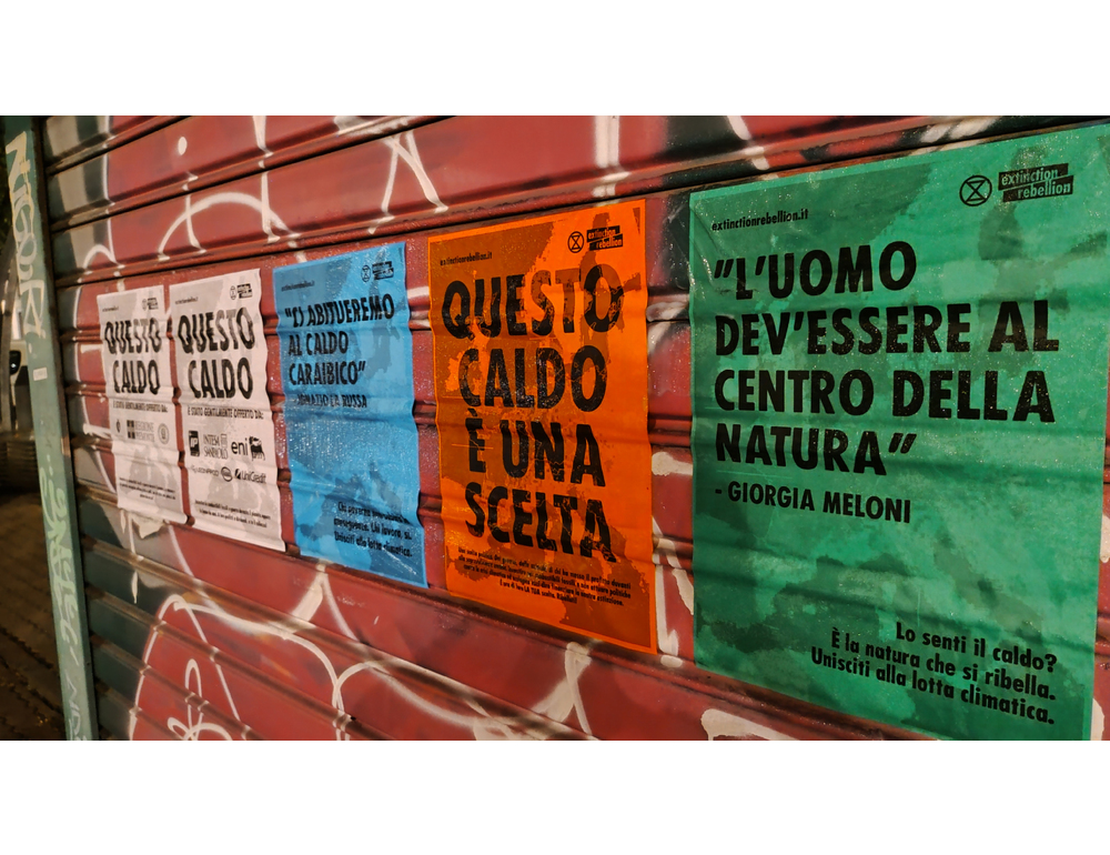 ‘Questo caldo è una scelta dei politici’, manifesti Extinction Rebellion a Torino