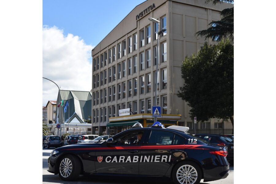 Guidava in stato di ebrezza ed era senza patente. A giudizio proprietario dell'auto