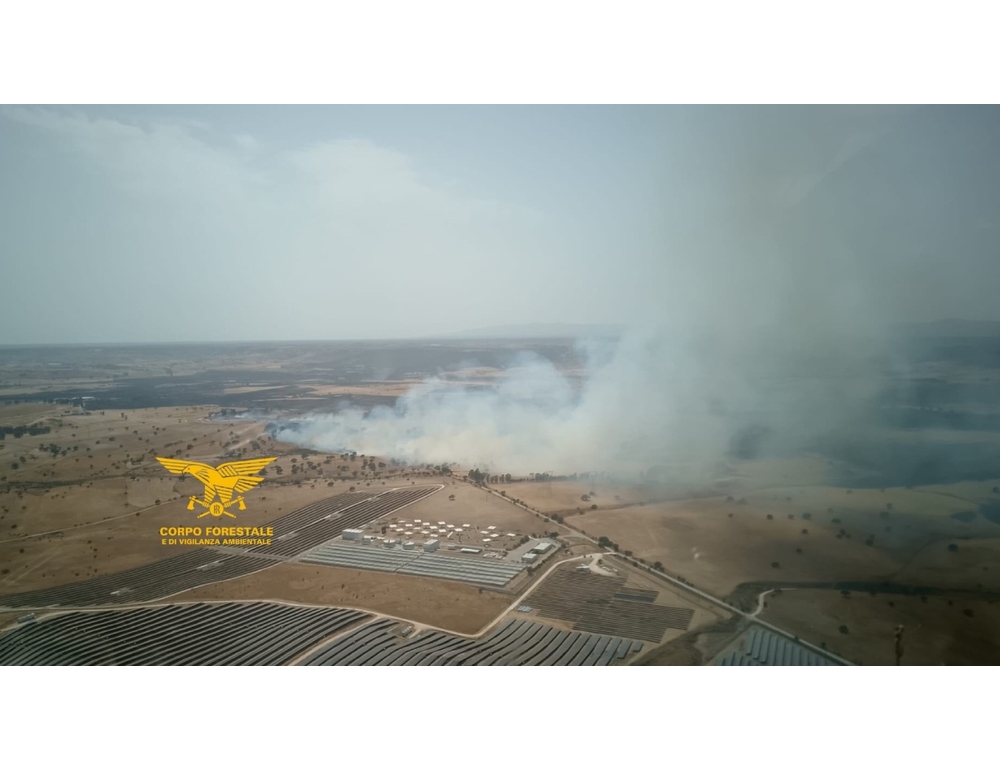 Riparte rogo tra Nuorese e Oristanese, in volo 2 Canadair e 4 elicotteri