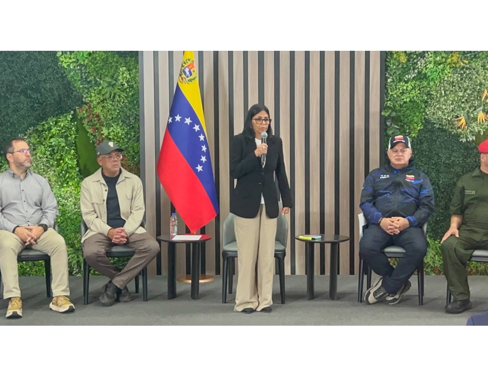 Rodriguez insignisce la missione italiana della medaglia di ‘eroe del Venezuela’