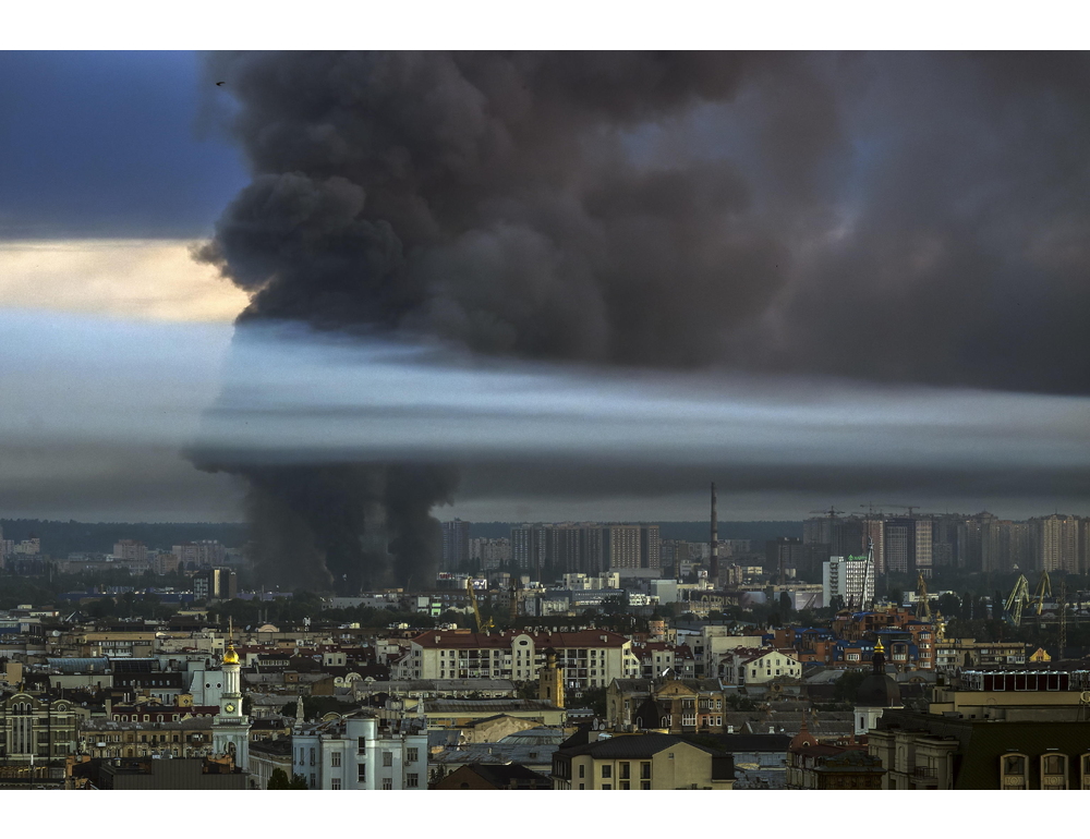 Sale ad almeno 20 a Kiev il bilancio delle vittime dei raid russi