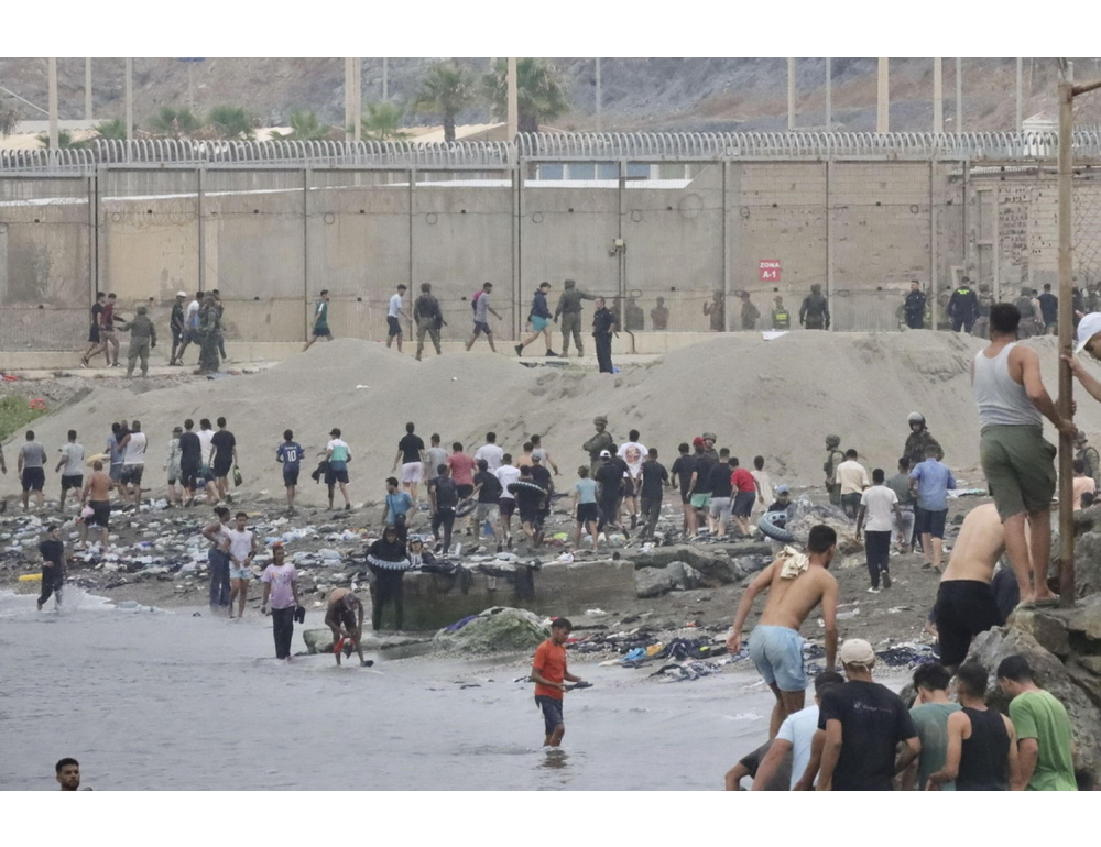 Salgono a 24 i migranti morti recuperati in acque Ceuta