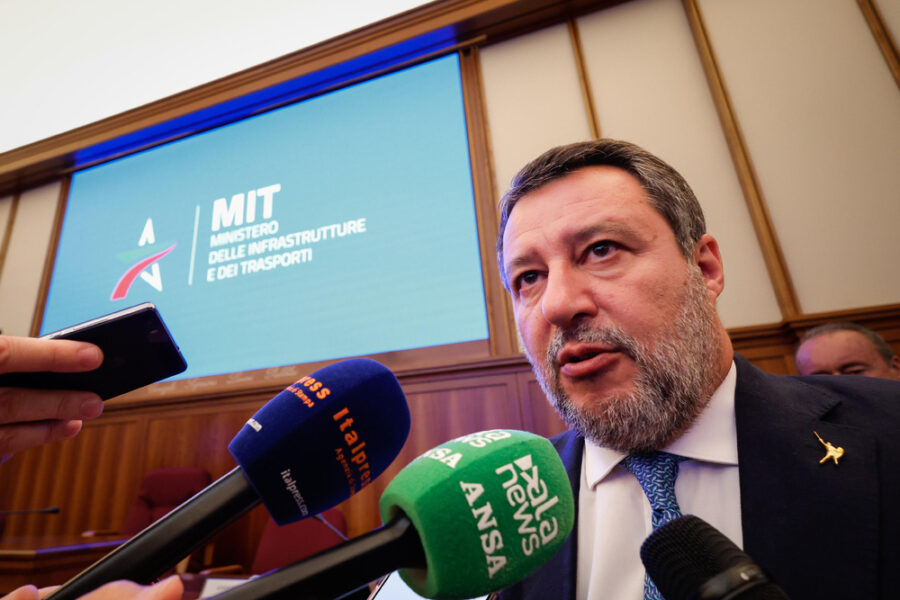 'Privilegiamo l'accoglienza di chi arriva da paesi di religione cristiana'