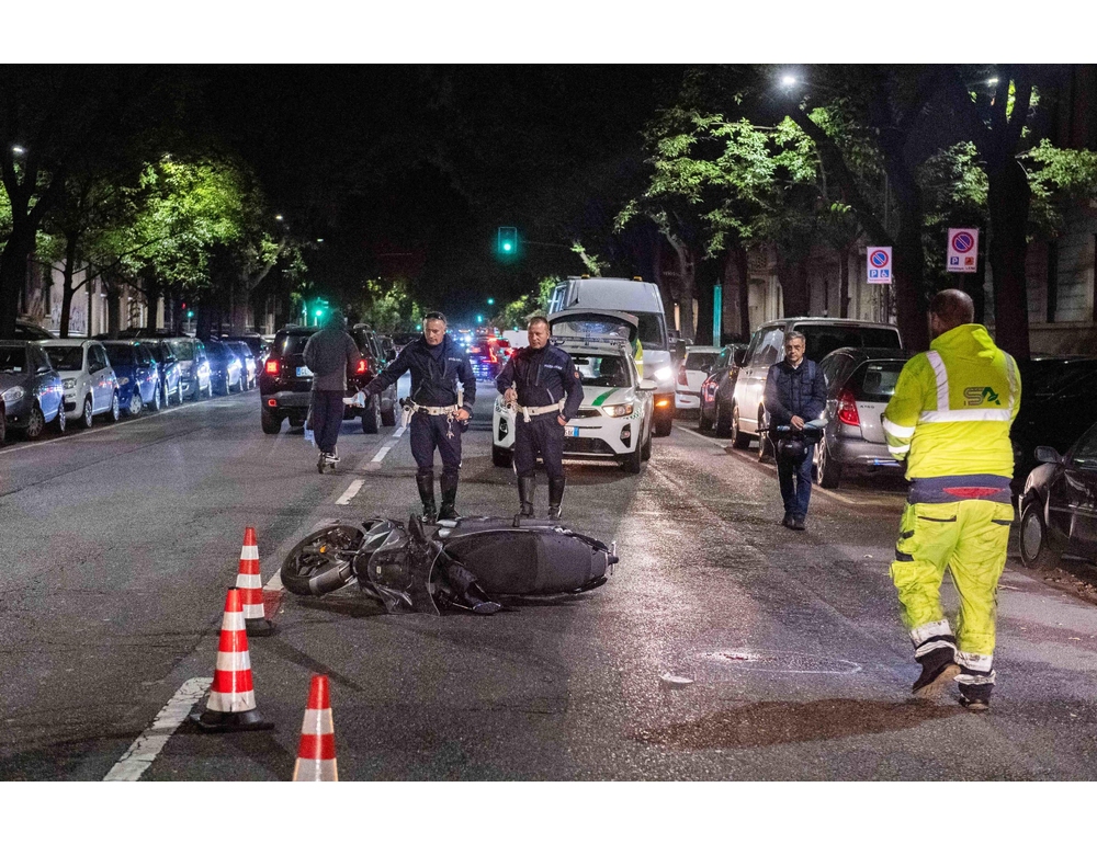 Scontro tra auto e moto, muore ragazza di 23 anni a Milano
