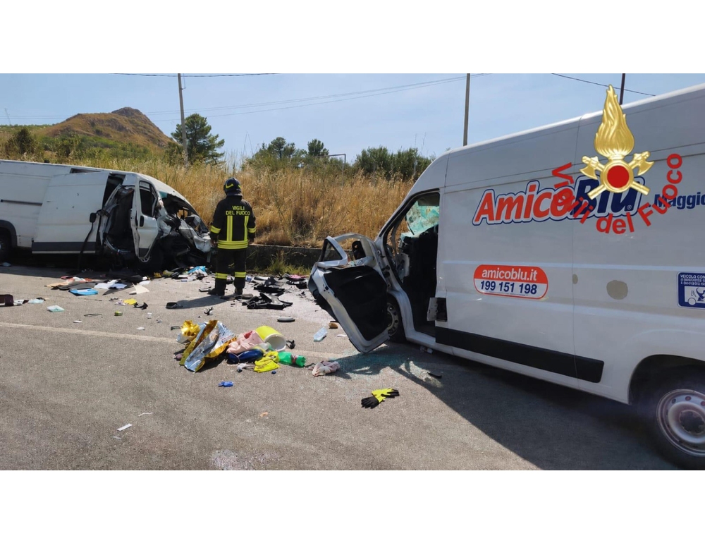 Scontro tra due furgoni nell’Ennese, due morti e tre feriti