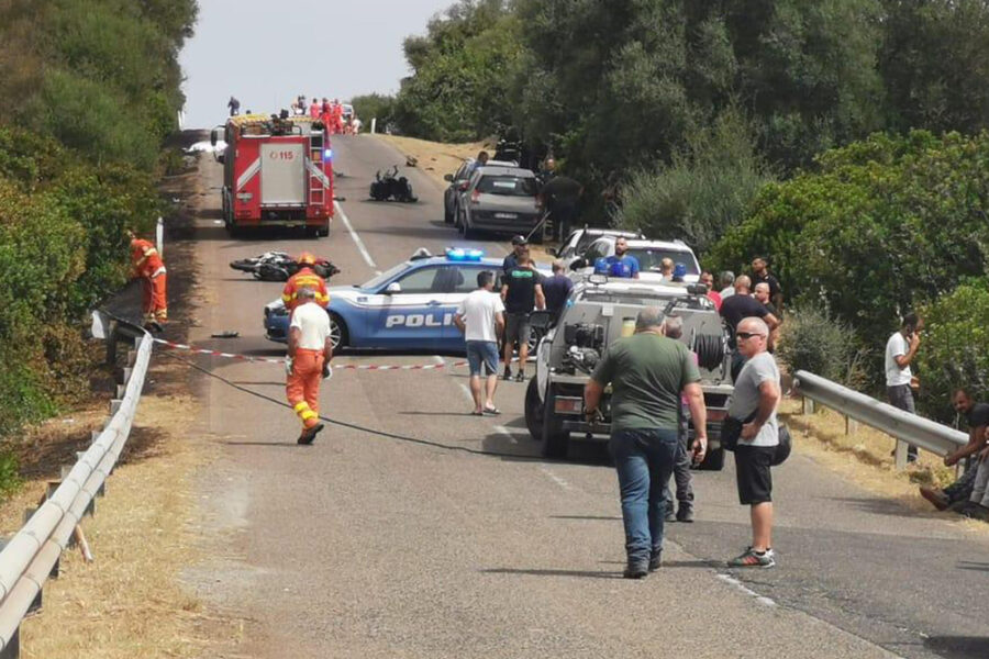 La vettura tamponata mentre rallentava per uscire dalla via principale
