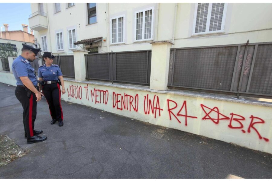 'Ti metto dentro una R4' in via Portuense