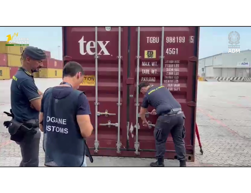 Sequestrati 113 chili di cocaina in un container nel porto di Gioia Tauro