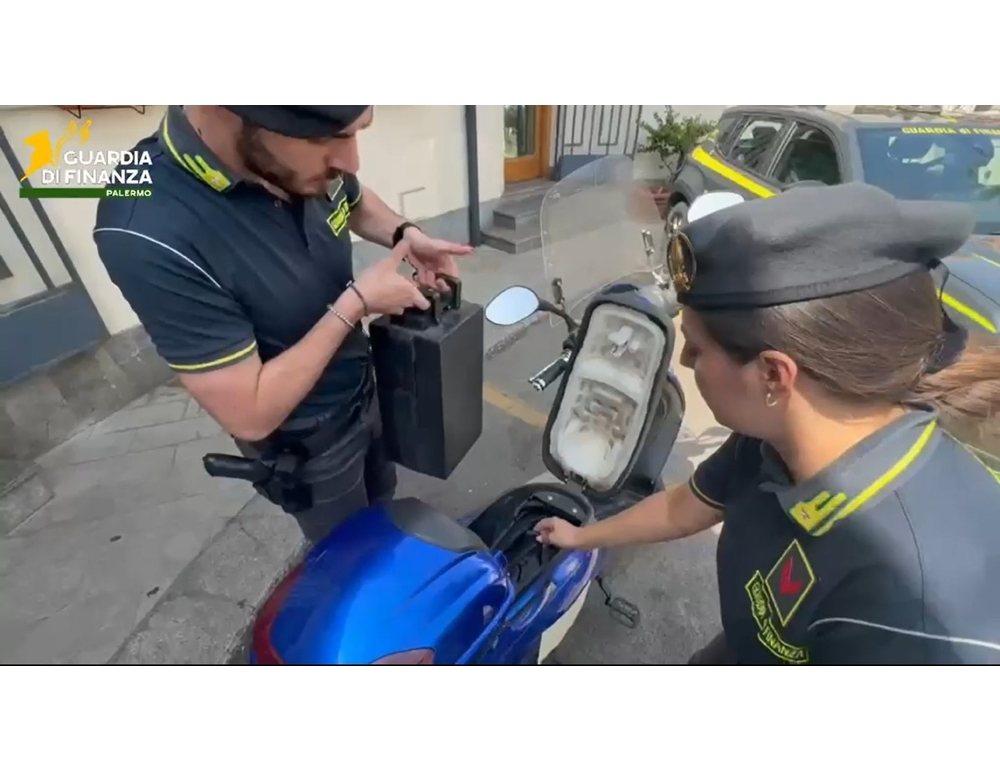 Sequestrati migliaia di motorini elettrici venduti come e-bike