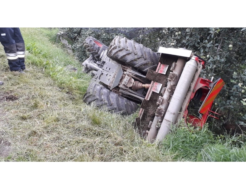 Si ribalta con un mezzo agricolo, trovato morto a 57 anni