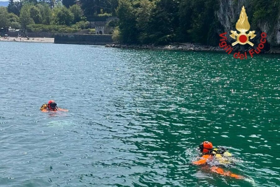 ANSASi-tuffa-per-salvare-il-figlio-nel-lago-di-Como-proseguono-le-ricerche