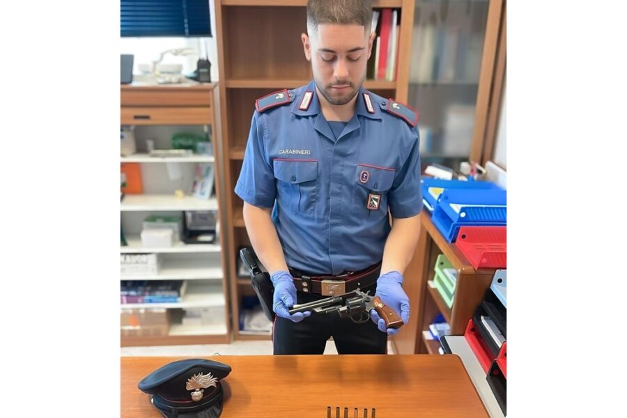 Il 63enne abusivo e senza porto d'armi
