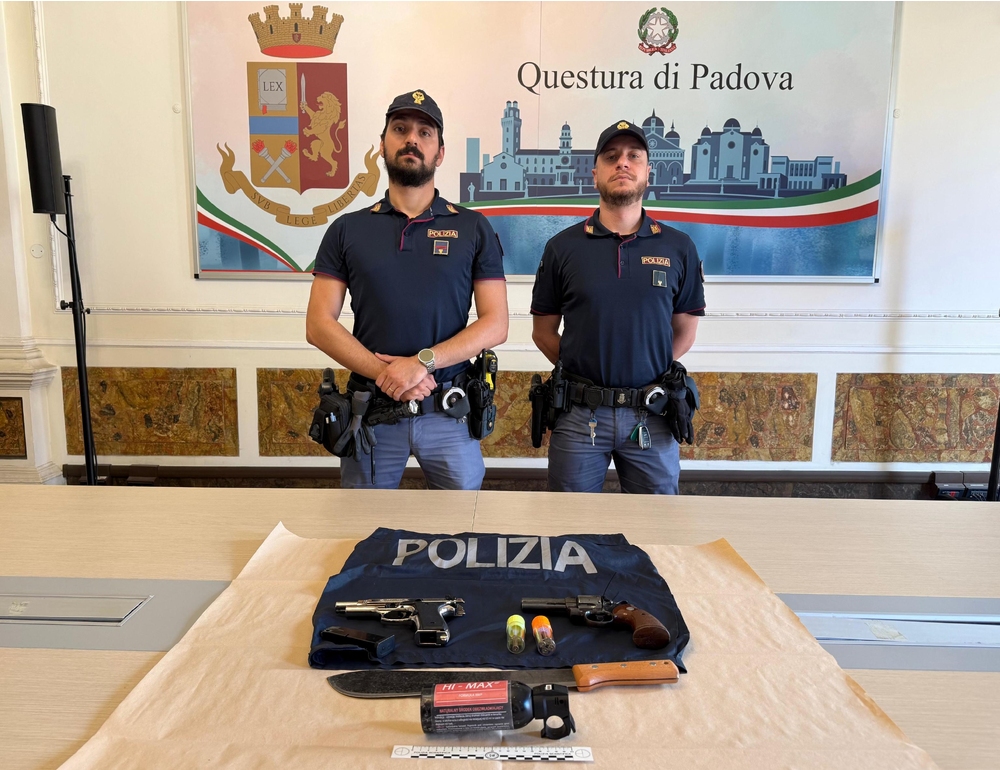 Spari da un’auto in un quartiere di Padova, Polizia arresta un 22enne