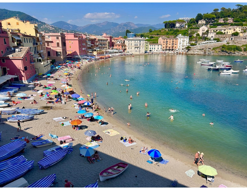 Spiaggia ‘gioiello’ a Sestri Levante, guardie giurate per contingentare ingressi