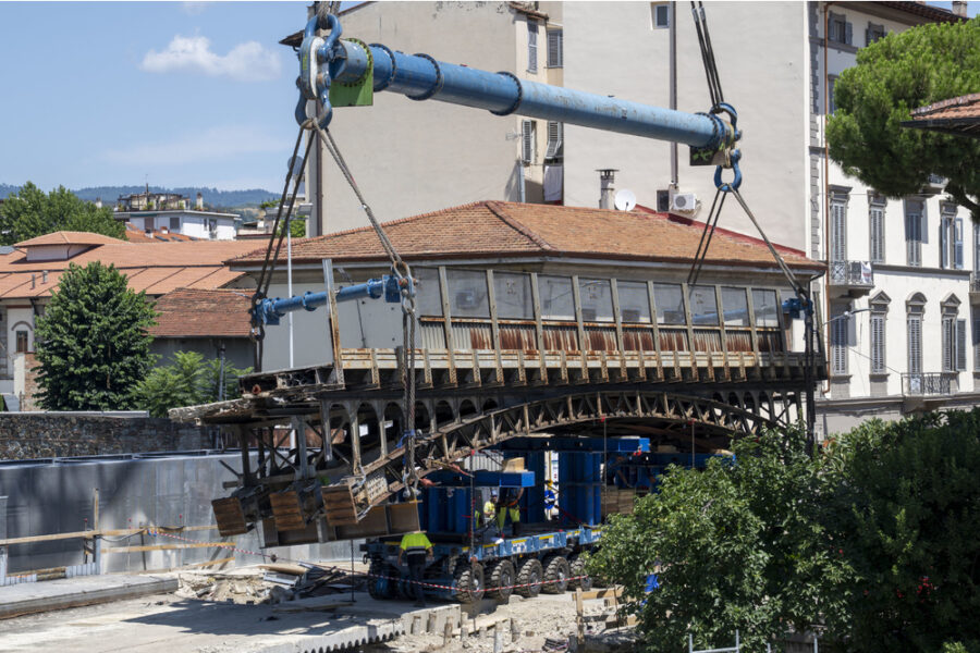 Intervento per smontaggio cavalcaferrovia fino 10 luglio