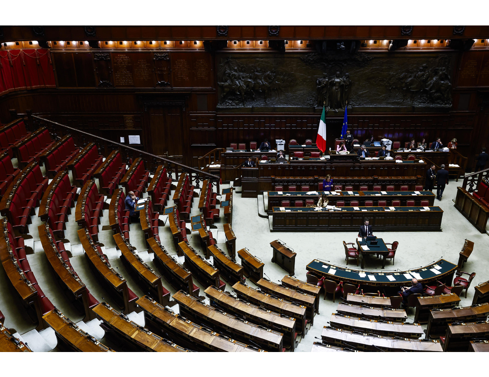 Stretta sulla cittadinanza, ok della Camera all’iter veloce per l’esame della pdl