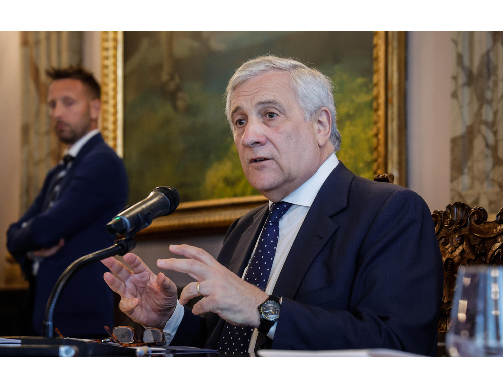 Tajani, ‘massima solidarietà a Meloni, che certamente non si fa intimidire’