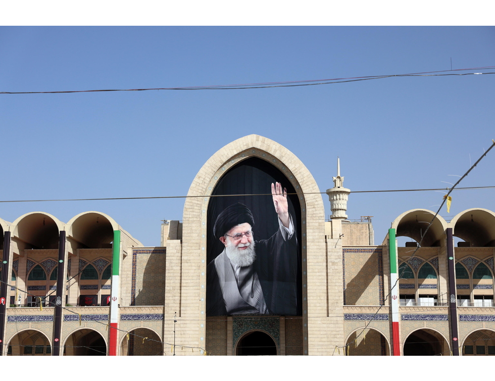Teheran, iniziati ufficialmente i funerali di Khamenei