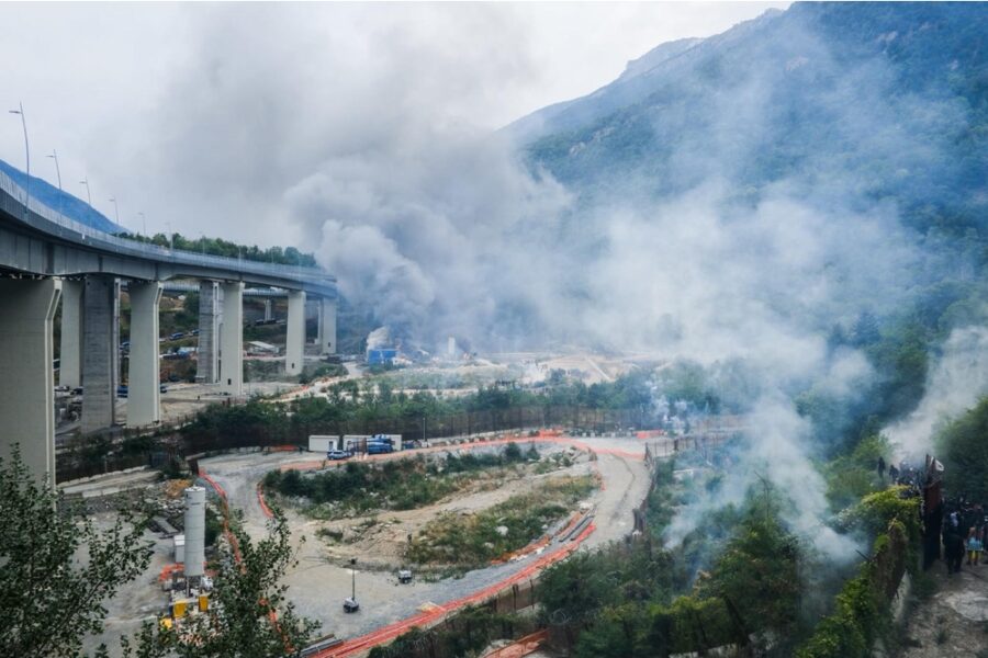 "Distrutte anche le centraline per il monitoraggio ambientale"
