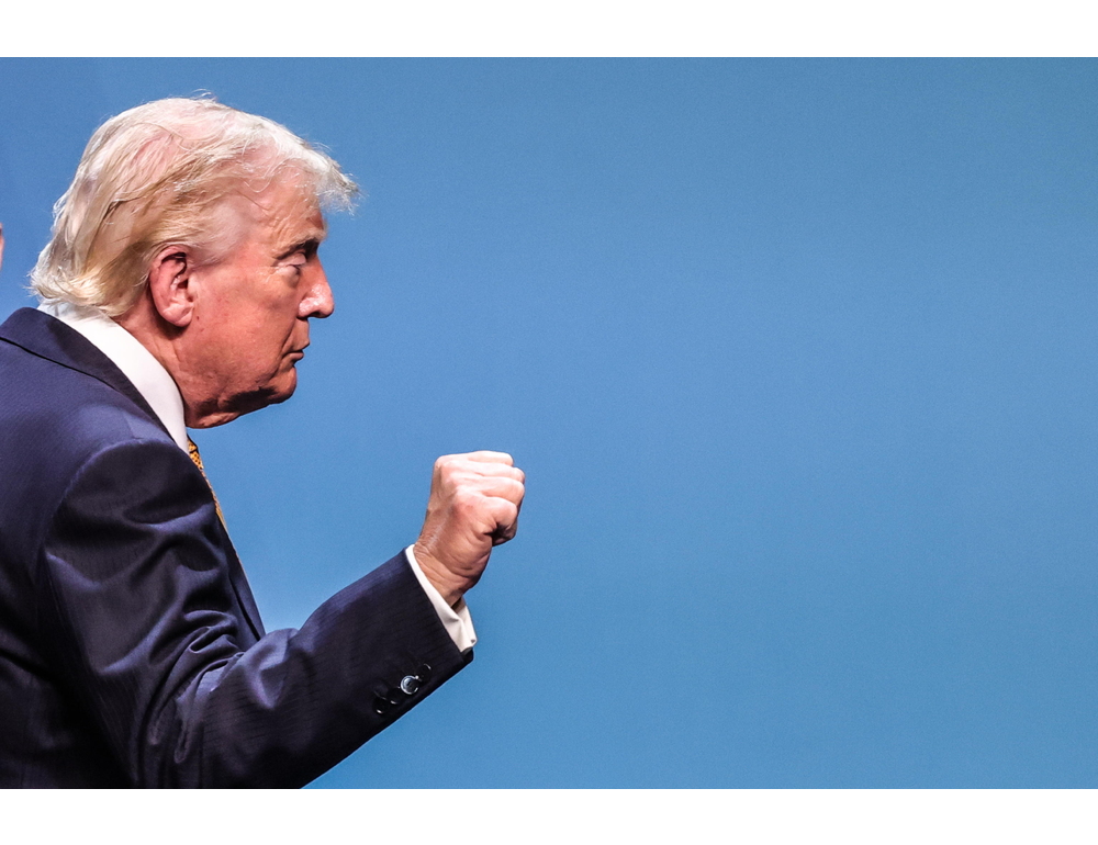 Trump, ‘Hormuz è aperto, li abbiamo colpiti pesantemente’