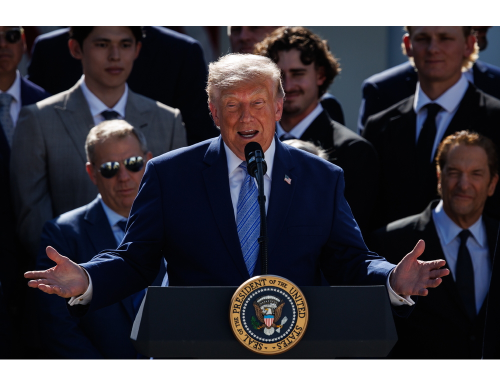 Trump minaccia l’Ue con dazi, ‘la pagherà, revochi multe a società Usa’