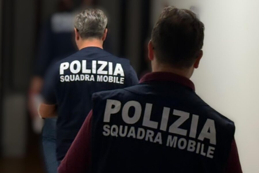E' negli uffici della questura in attesa del pm