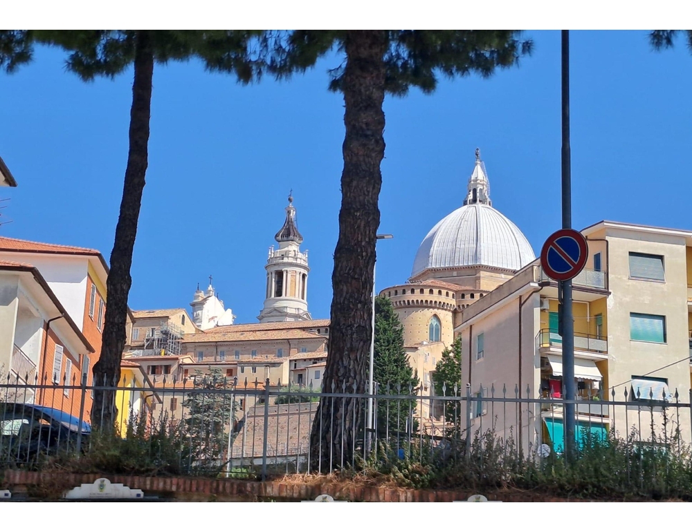 Uccisa dal marito, domani funerali di Luigia nella Basilica di Loreto