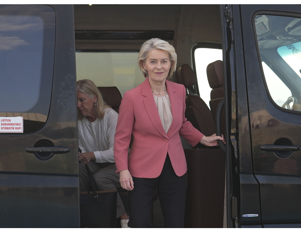 Von der Leyen, ‘serve un’età minima per l’accesso ai social’