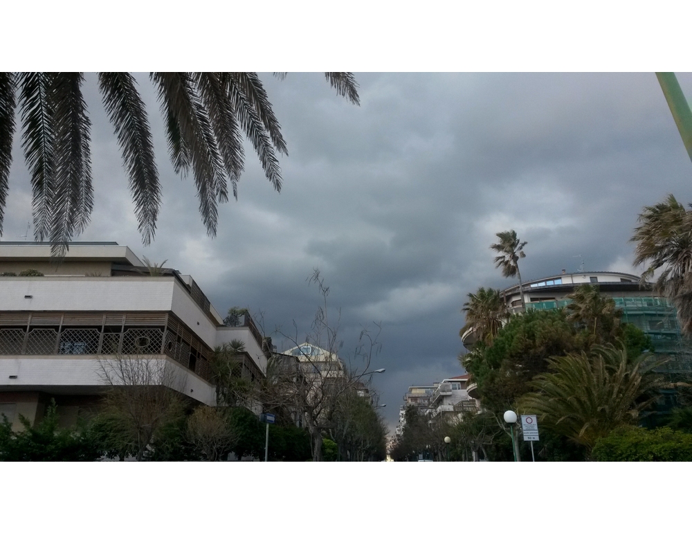 Weekend con temporali sparsi e crollo termico soprattutto al Centro-Nord