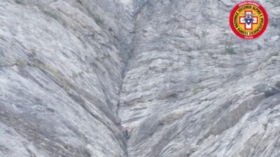 Alpinista lecchese precipita in Toscana sulle Alpi Apuane, salvato dal soccorso alpino