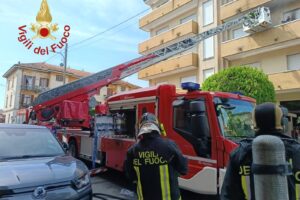 Tradate, incendio in un’abitazione. Un residente allontanato da casa per sicurezza