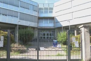 Chiusura “Corridoni”, Rapinese contro tutti. Le famiglie: “Si contraddice”. Nova Como: “Bullo”