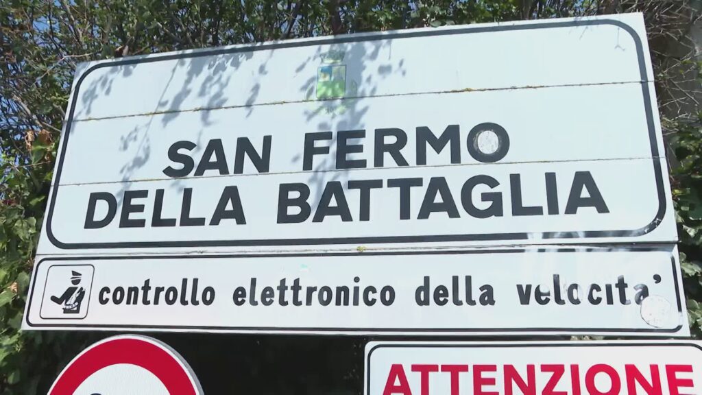 Sicurezza in bicicletta, nuovi cartelli in provincia. A San Fermo l'inaugurazione alla presenza del sindaco