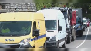 Statale Regina, divieti per camper e roulotte. La polizia locale: “Proviamo tutte le soluzioni”