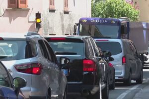 Statale Regina, divieti per camper e roulotte. La polizia locale: “Proviamo tutte le soluzioni”